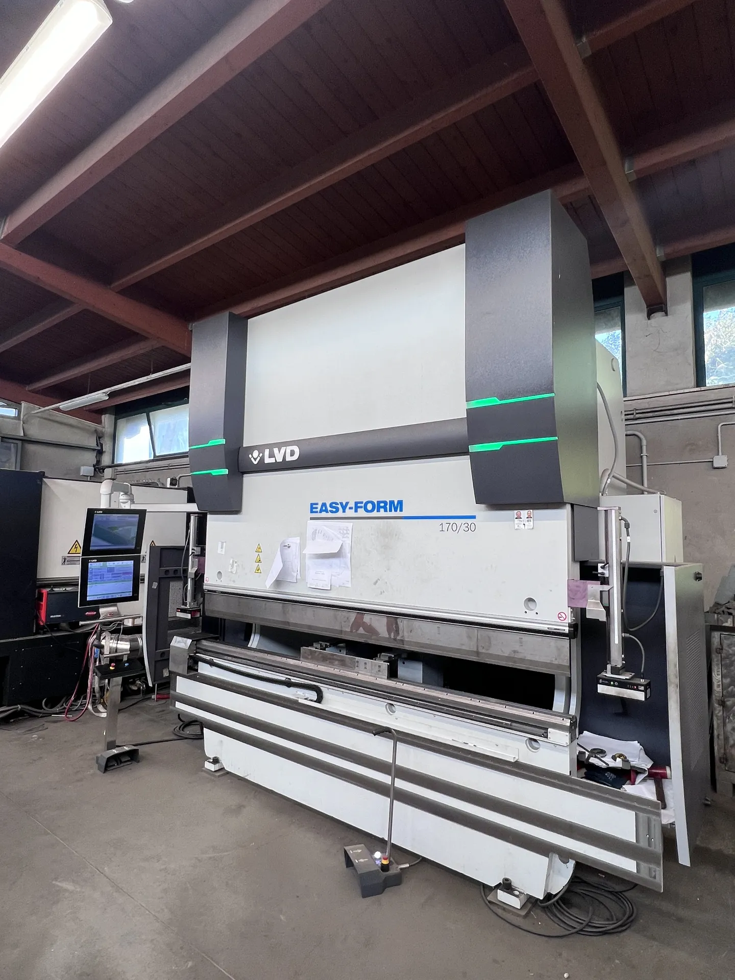 PIEGATRICE 170T 3MT 9 ASSI